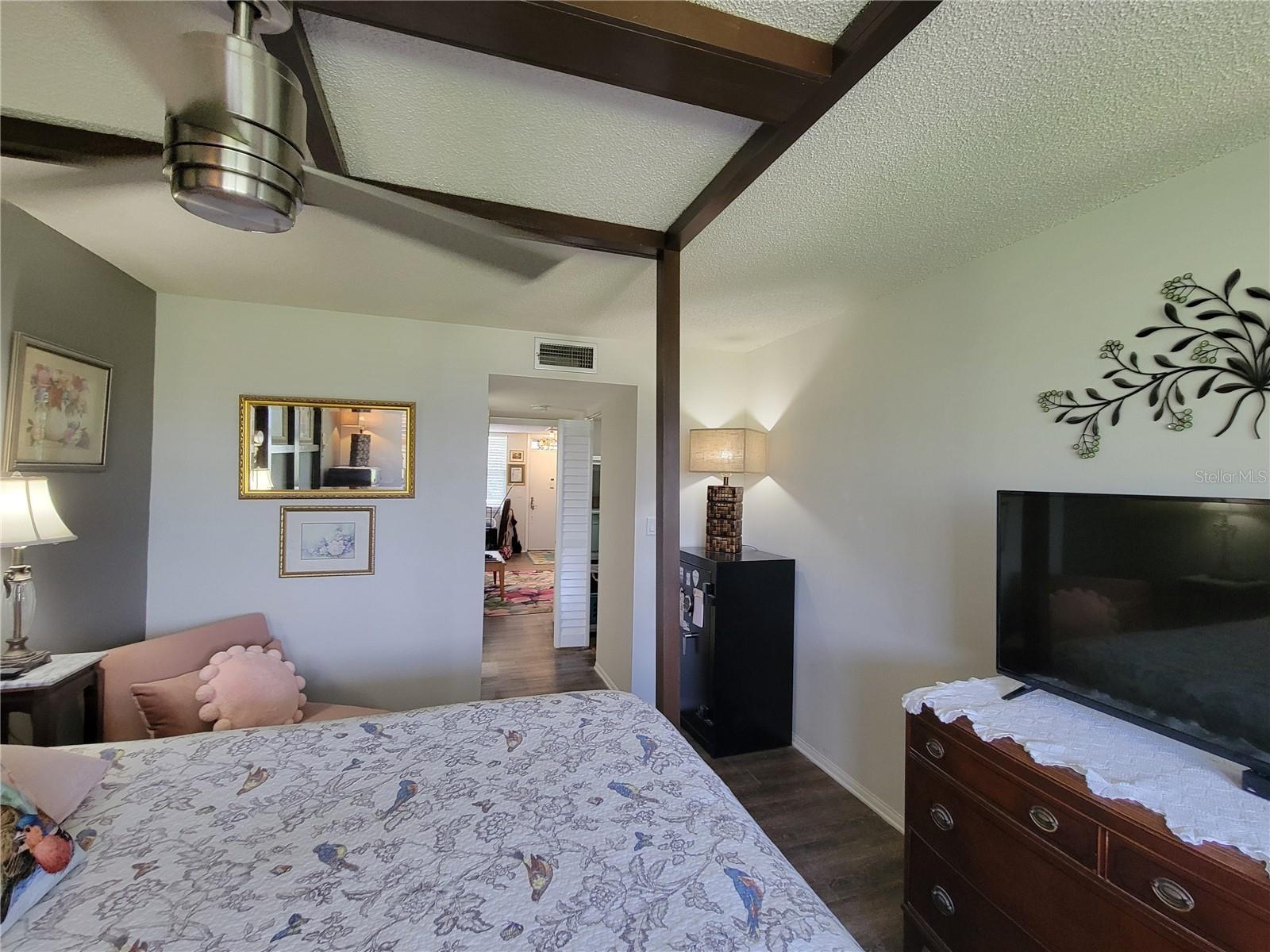 Image 29 of 40 For 4720 Locust Street Ne 219