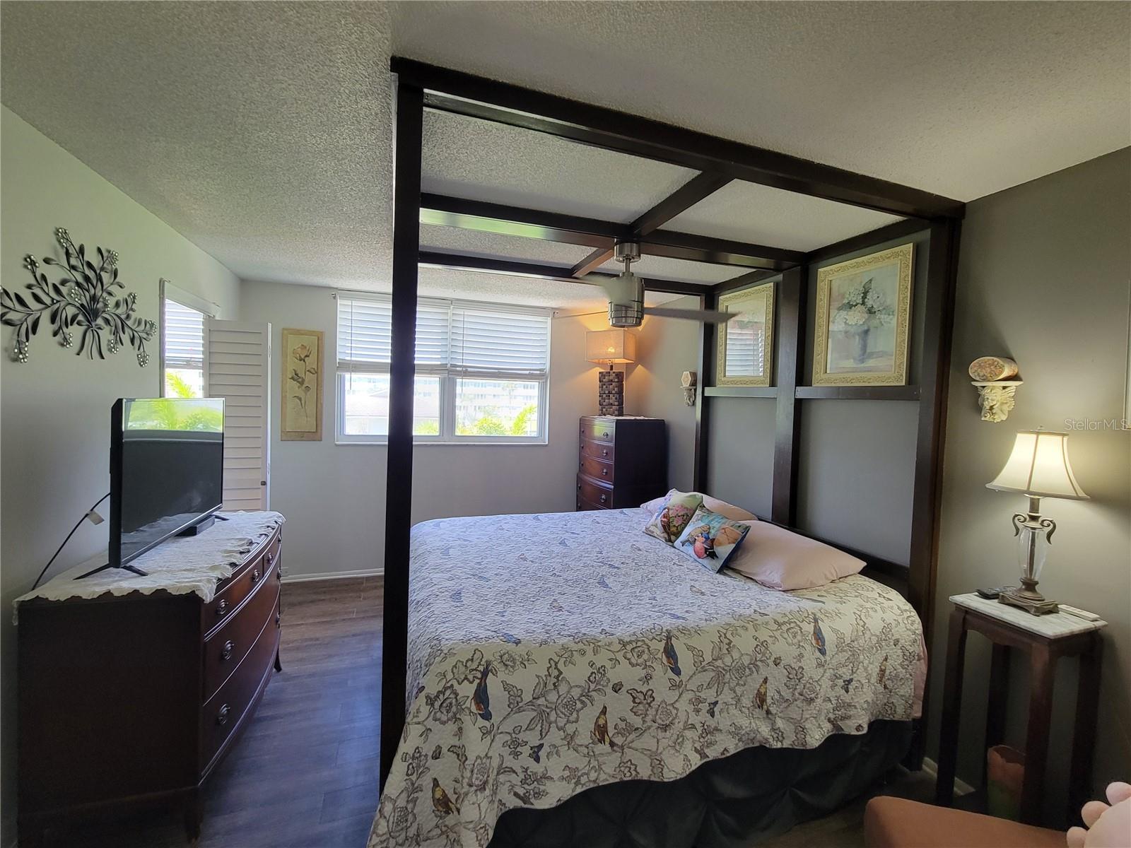 Image 30 of 40 For 4720 Locust Street Ne 219