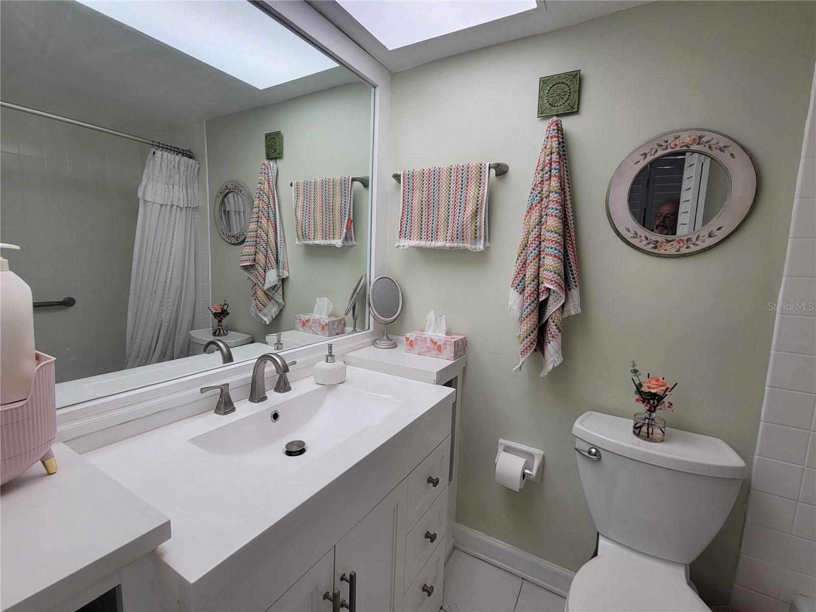 Image 34 of 40 For 4720 Locust Street Ne 219