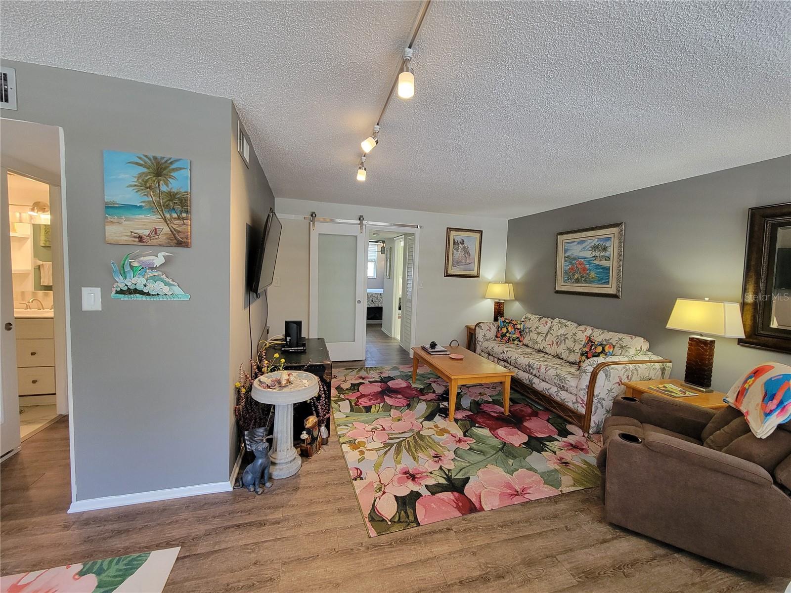 Image 8 of 40 For 4720 Locust Street Ne 219