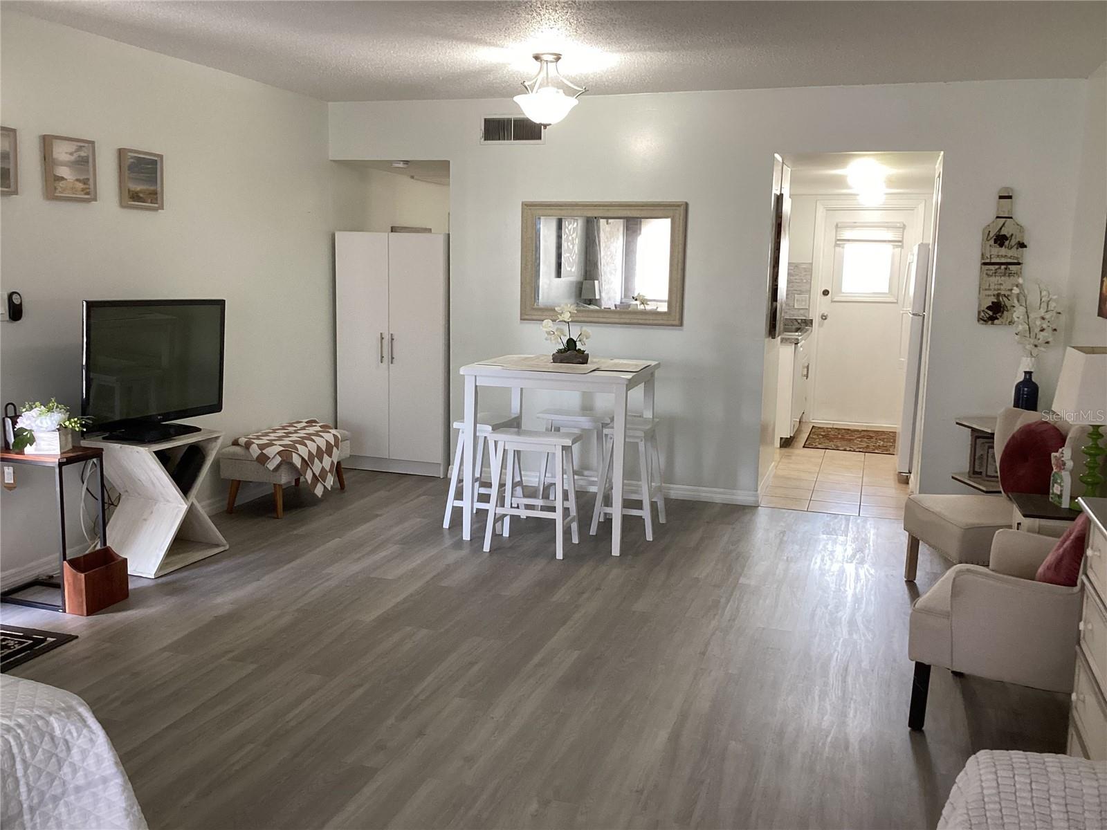 Image 6 of 12 For 7701 Starkey Road 206