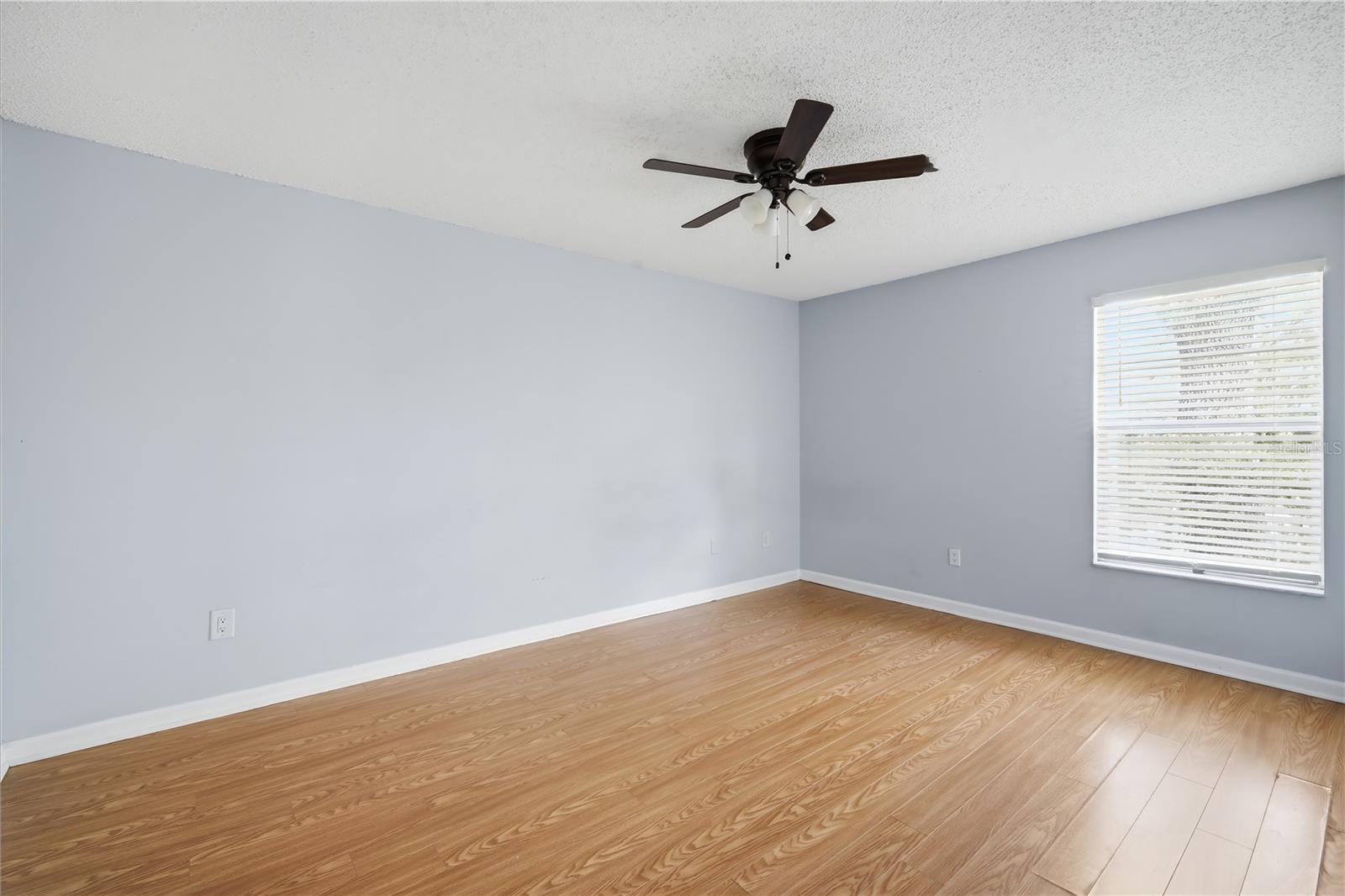 Image 16 of 23 For 4022 Tumble Wood Trail 201