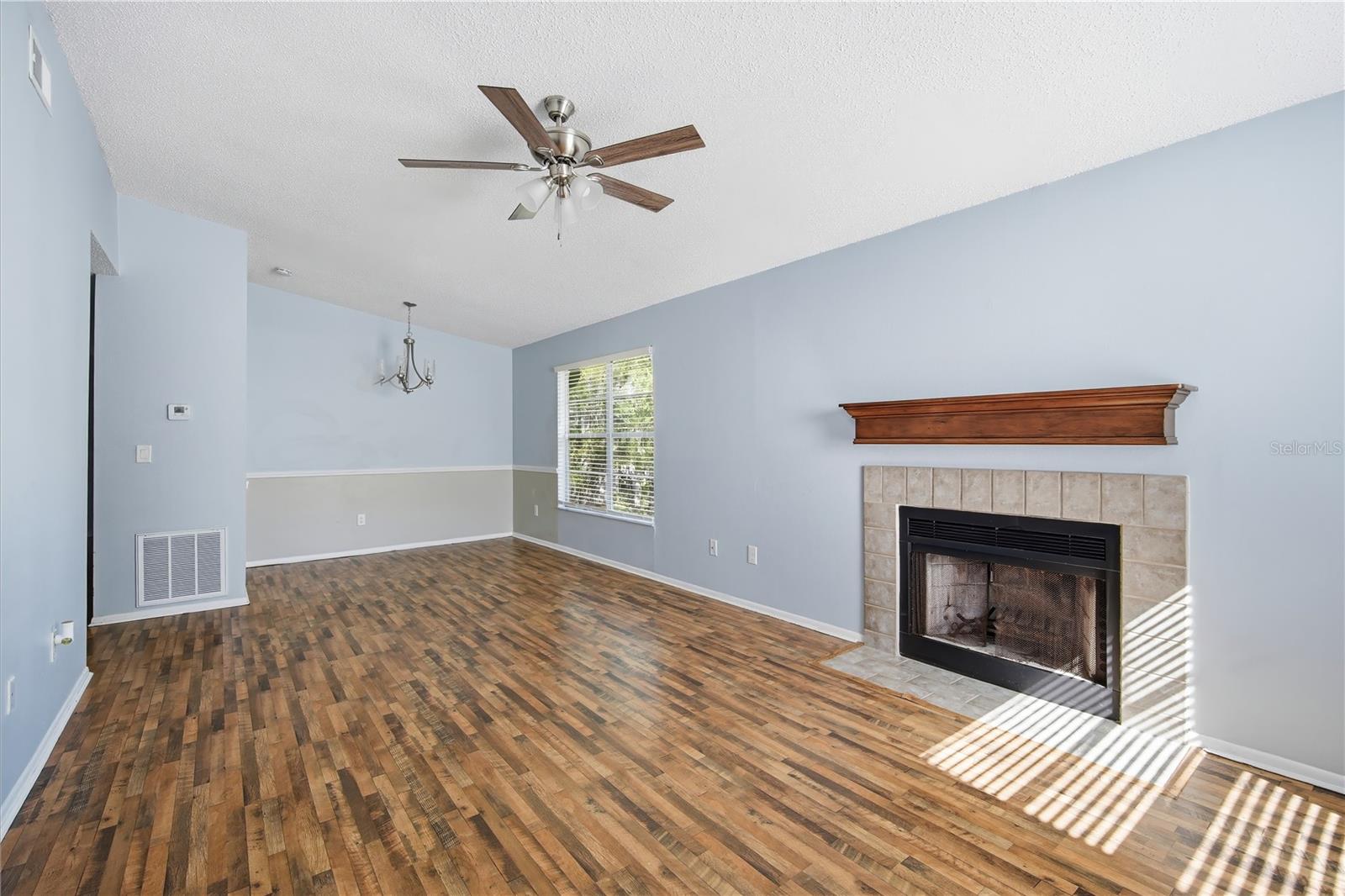 Image 5 of 23 For 4022 Tumble Wood Trail 201