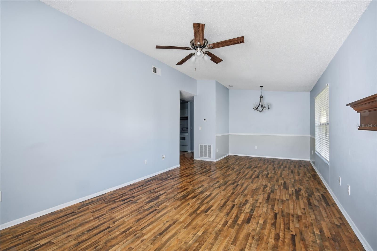 Image 6 of 23 For 4022 Tumble Wood Trail 201