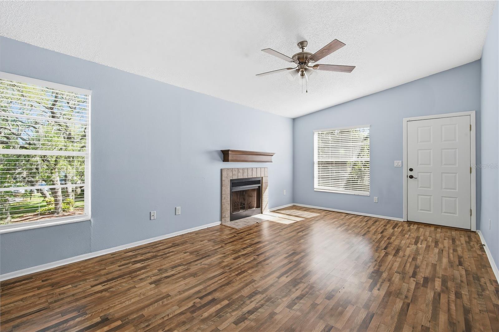 Image 7 of 23 For 4022 Tumble Wood Trail 201