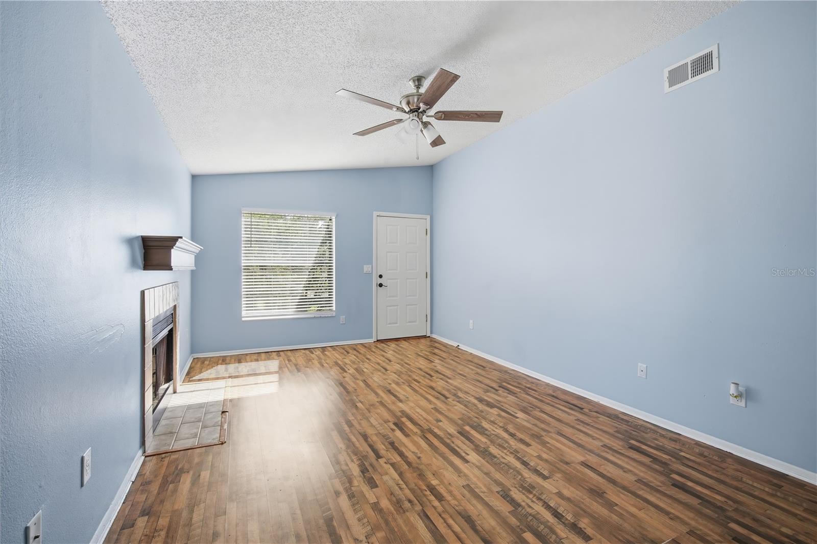 Image 8 of 23 For 4022 Tumble Wood Trail 201