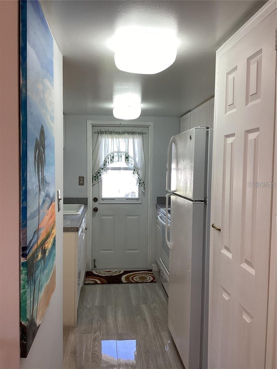 Image 17 of 20 For 7701 Starkey Road 704