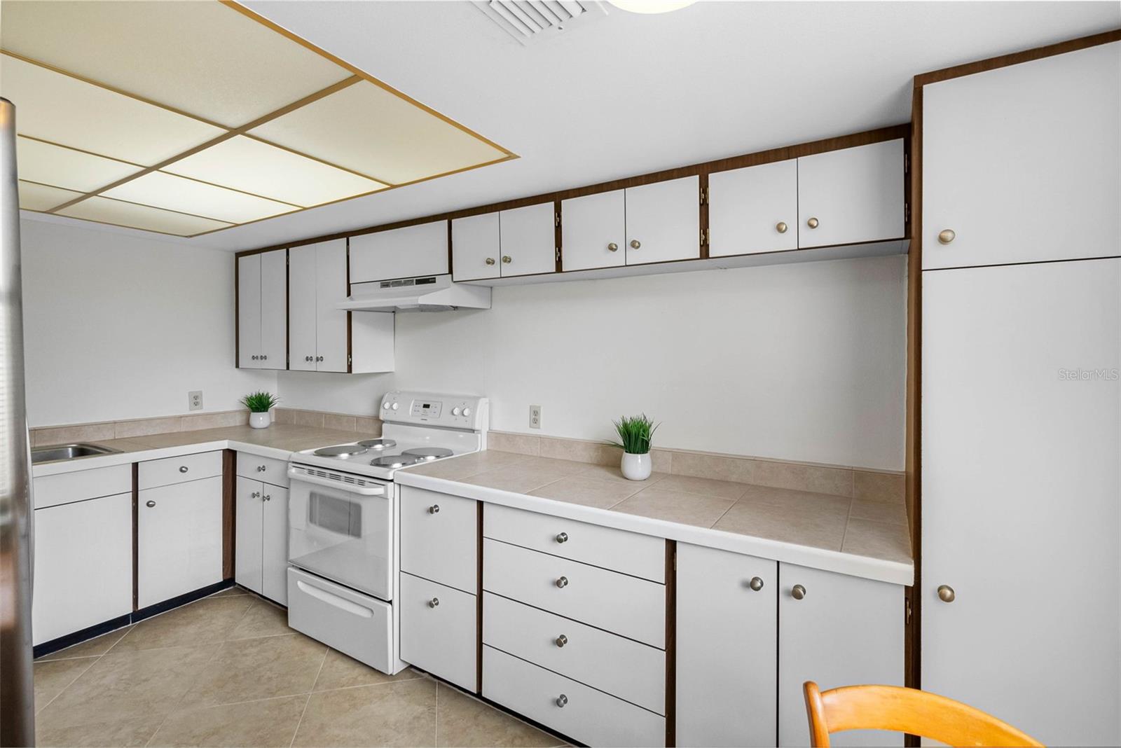 Image 11 of 45 For 100 Oakmont Lane 203