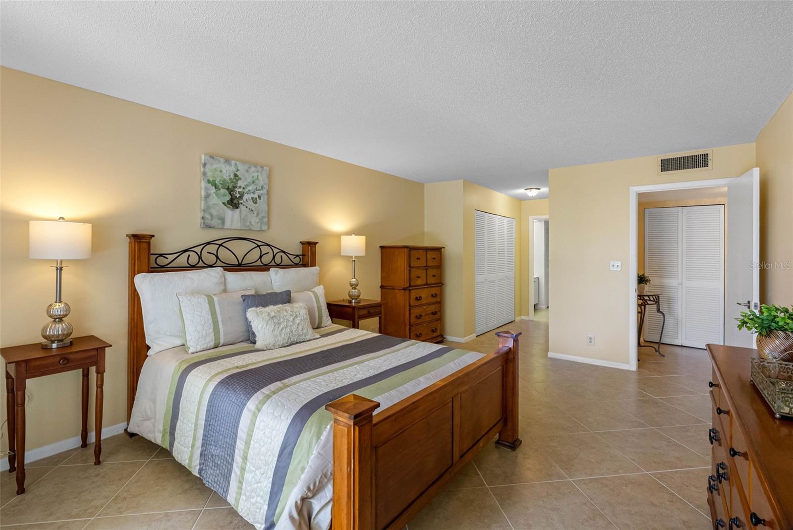 Image 18 of 45 For 100 Oakmont Lane 203