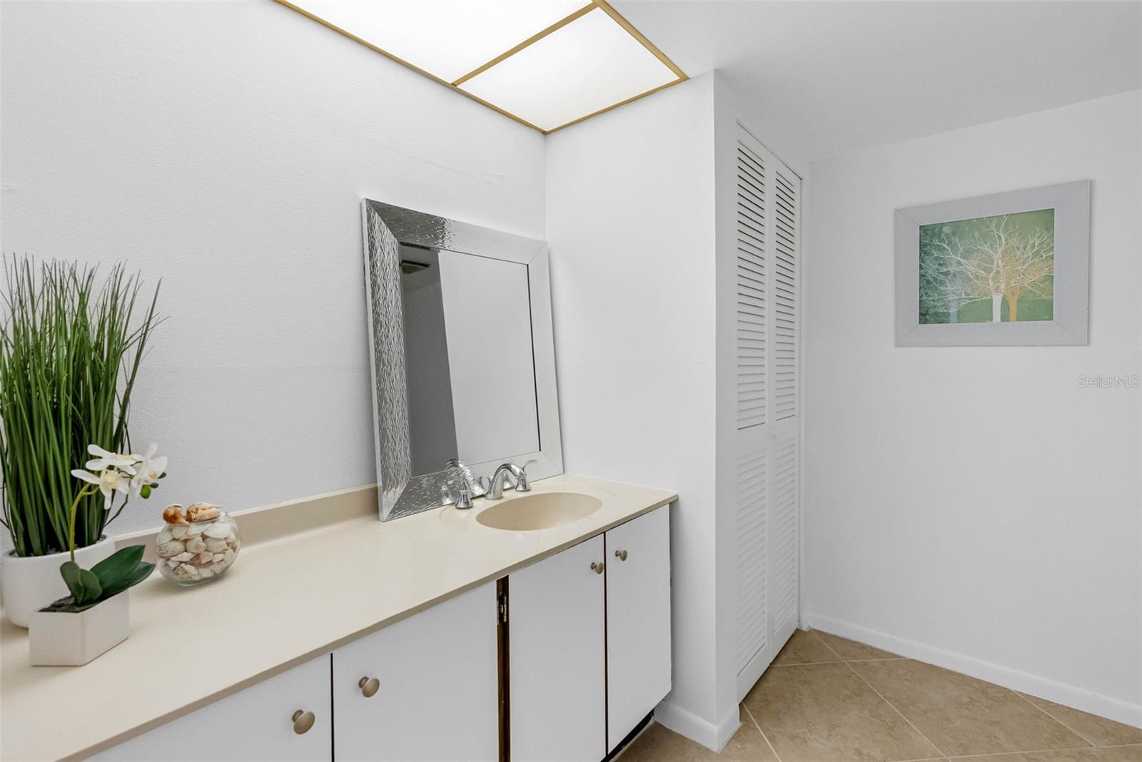 Image 20 of 45 For 100 Oakmont Lane 203