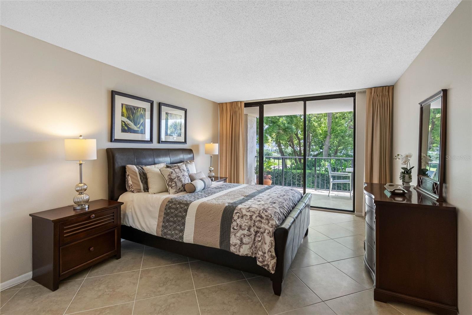 Image 21 of 45 For 100 Oakmont Lane 203