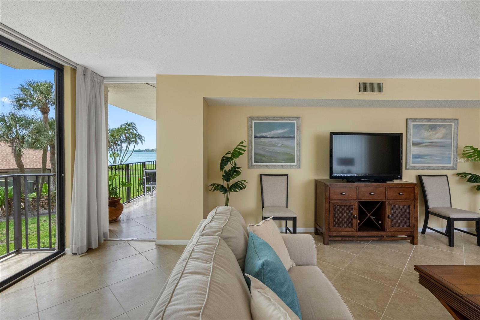 Image 6 of 45 For 100 Oakmont Lane 203