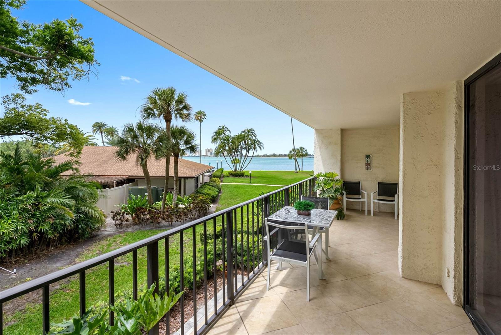 Image 7 of 45 For 100 Oakmont Lane 203