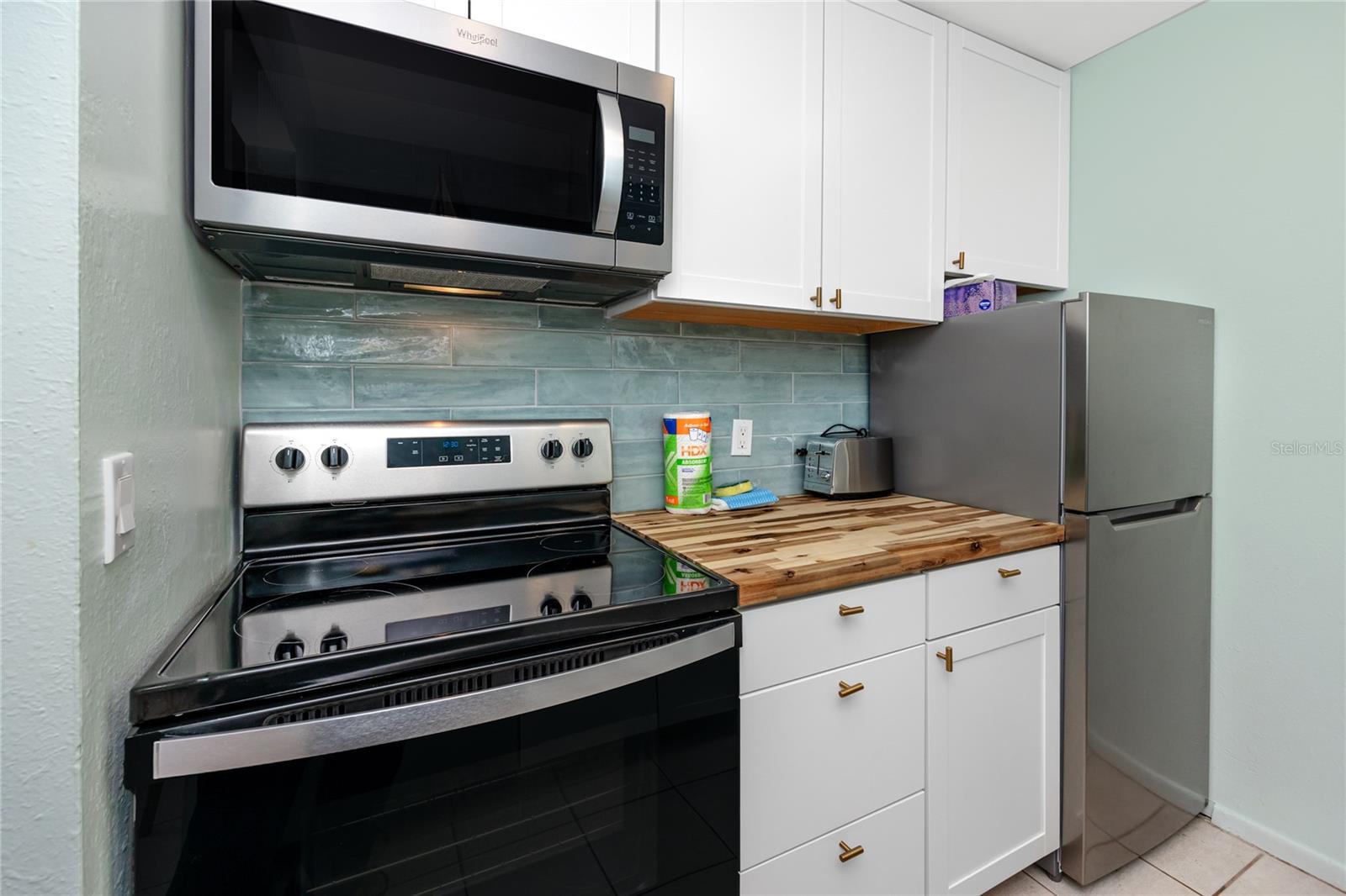 Image 17 of 59 For 159 Medallion Boulevard H