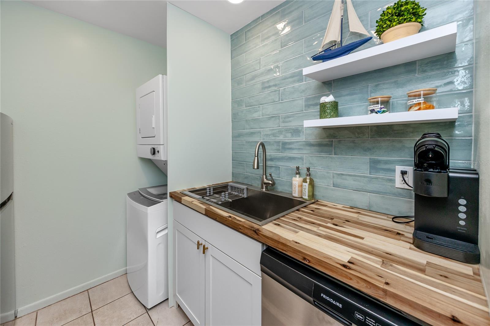 Image 18 of 59 For 159 Medallion Boulevard H