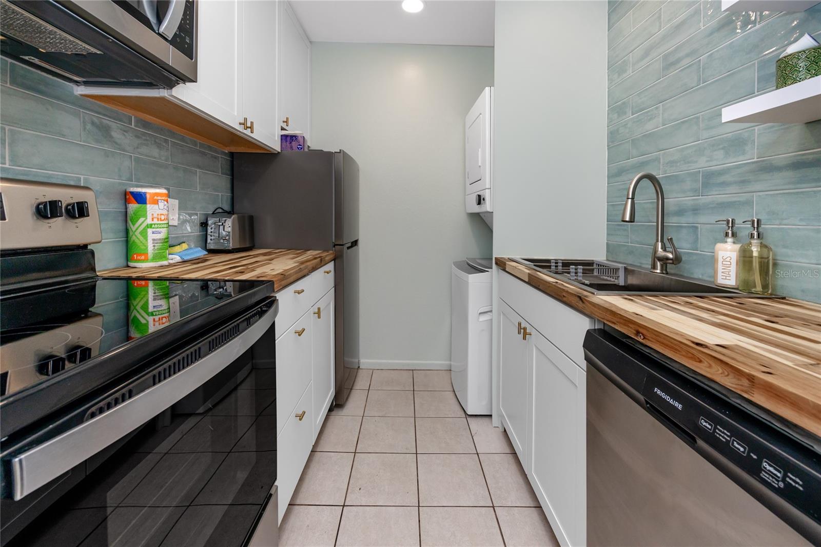 Image 19 of 59 For 159 Medallion Boulevard H