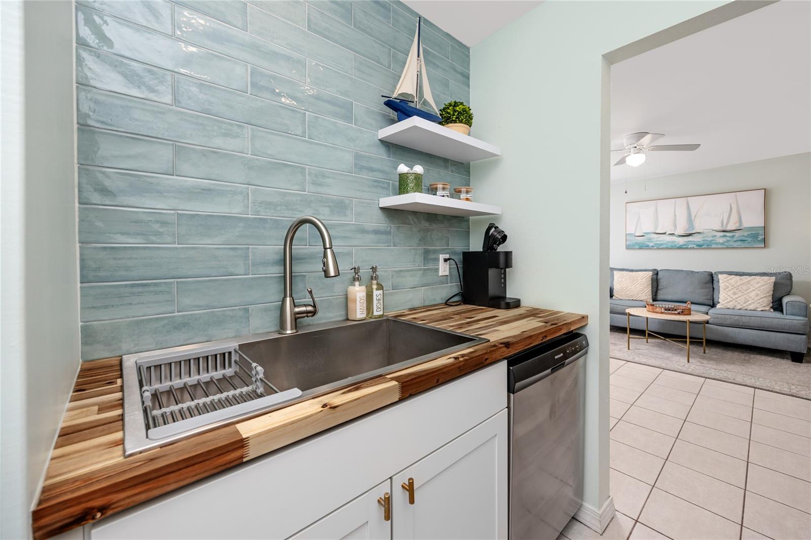 Image 20 of 59 For 159 Medallion Boulevard H