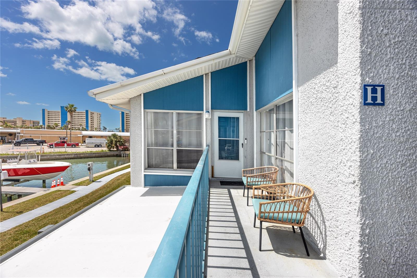 Image 32 of 59 For 159 Medallion Boulevard H