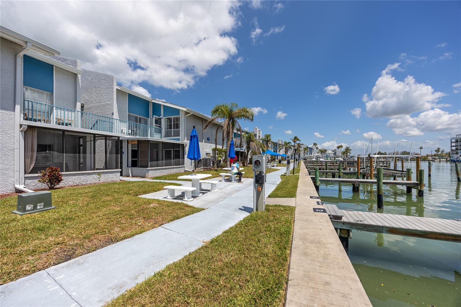 Image 38 of 59 For 159 Medallion Boulevard H