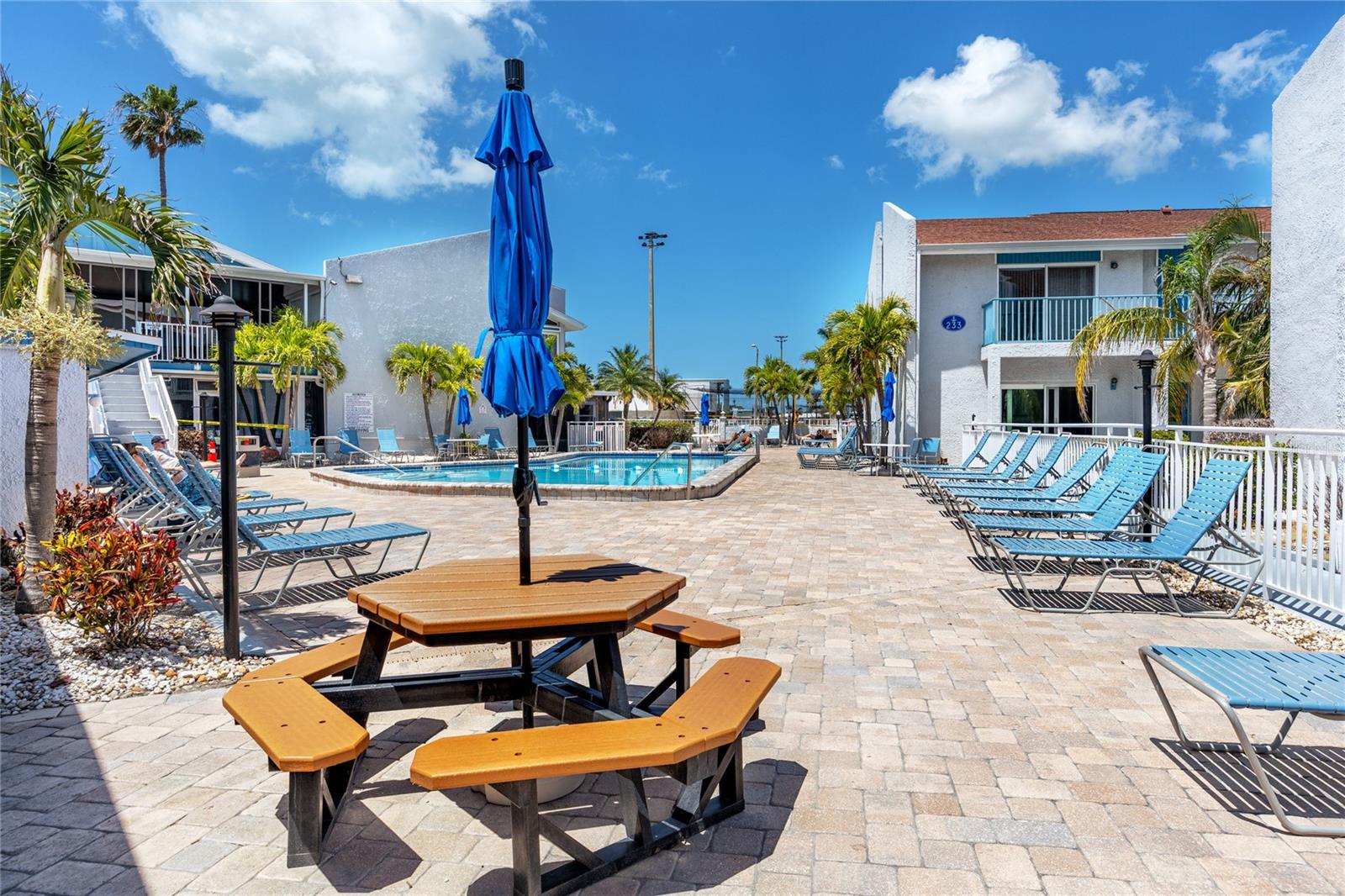 Image 39 of 59 For 159 Medallion Boulevard H