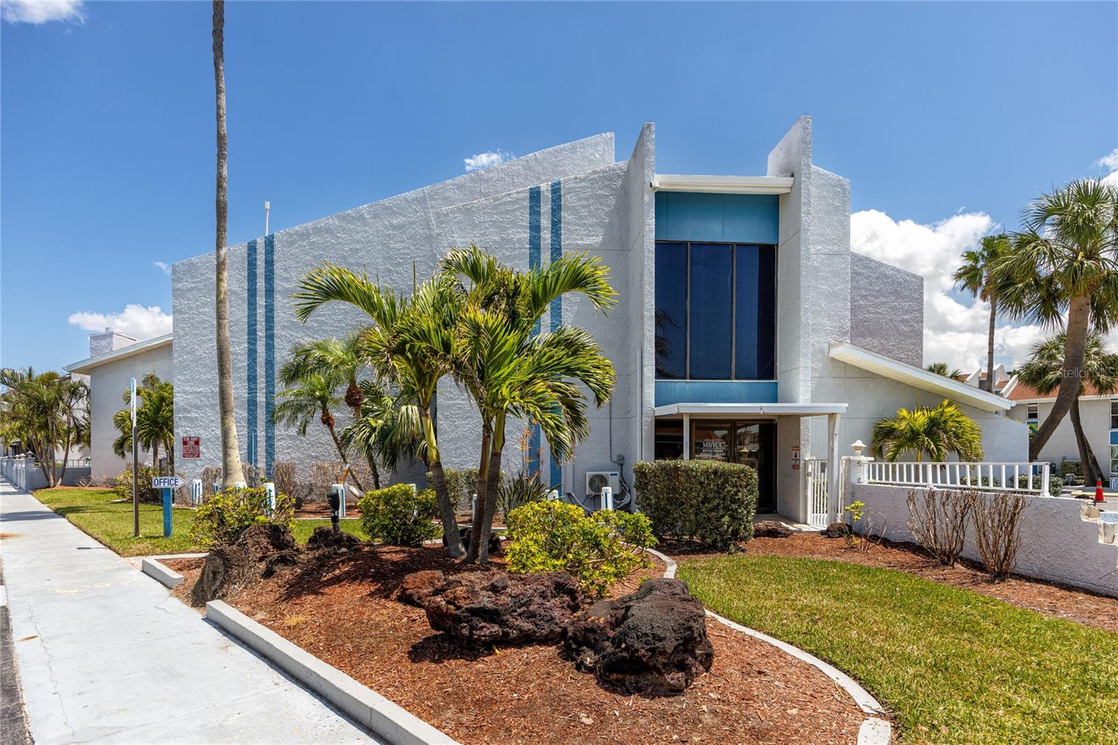 Image 50 of 59 For 159 Medallion Boulevard H