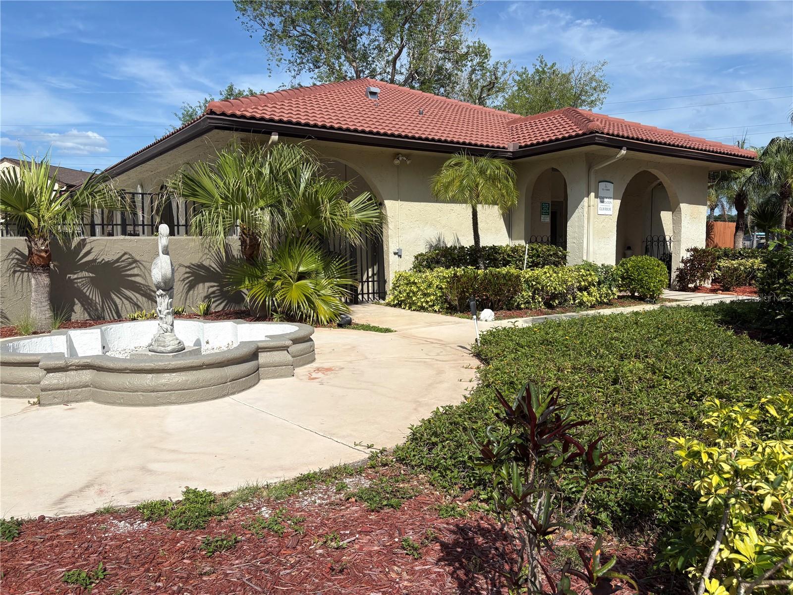 Image 3 of 8 For 6262 142nd Avenue N 804