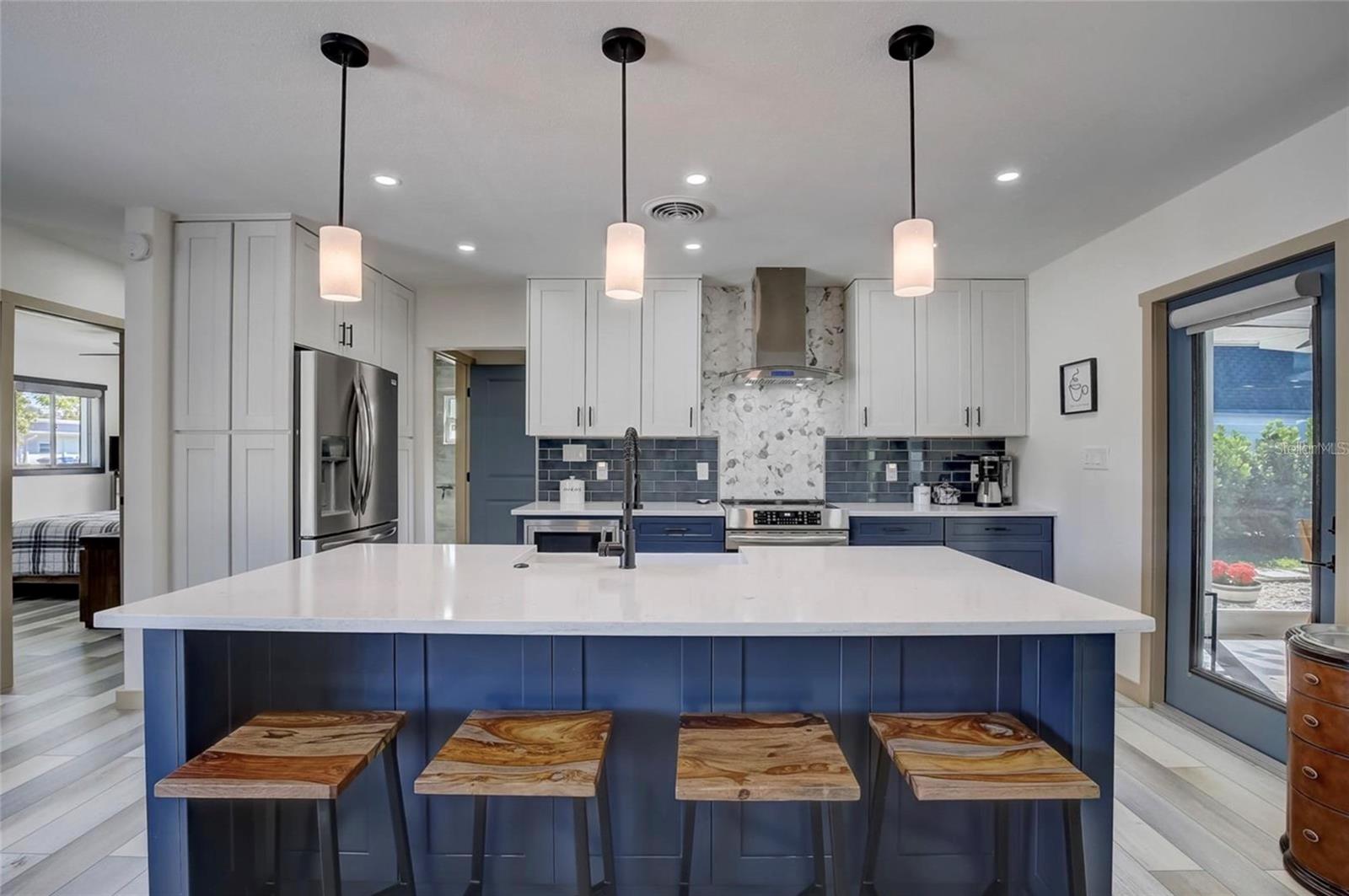 Listing photo id 9 for 5428 7th Avenue N