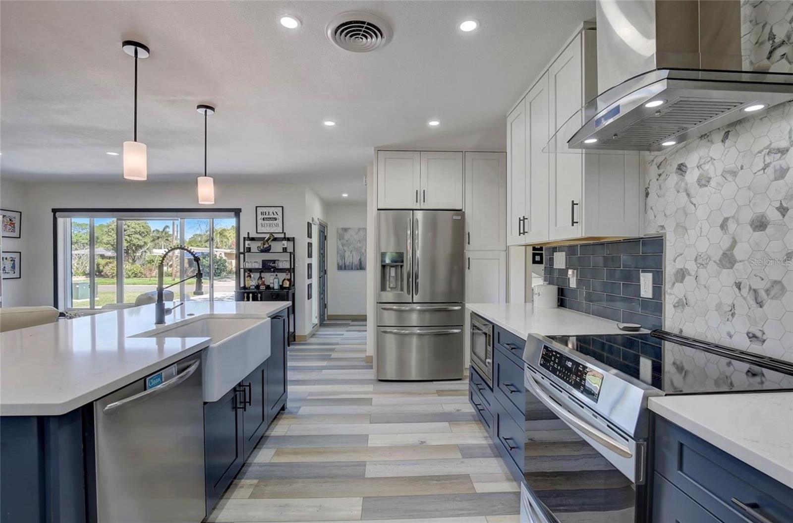 Listing photo id 13 for 5428 7th Avenue N