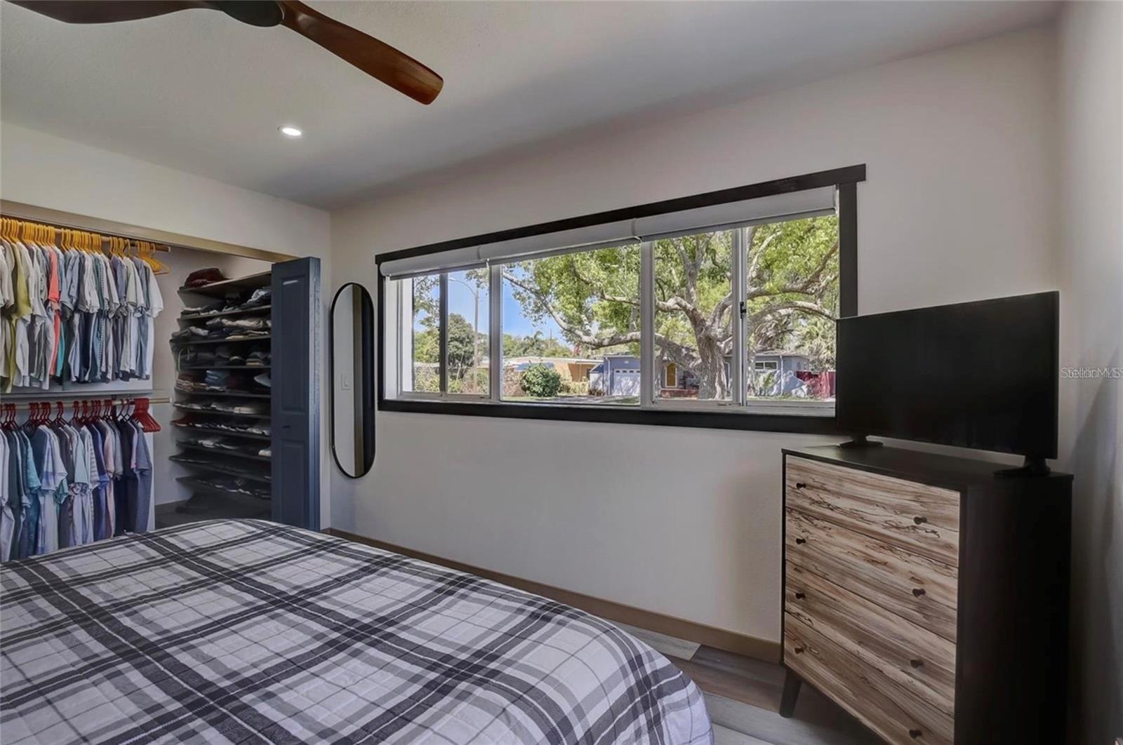 Listing photo id 17 for 5428 7th Avenue N