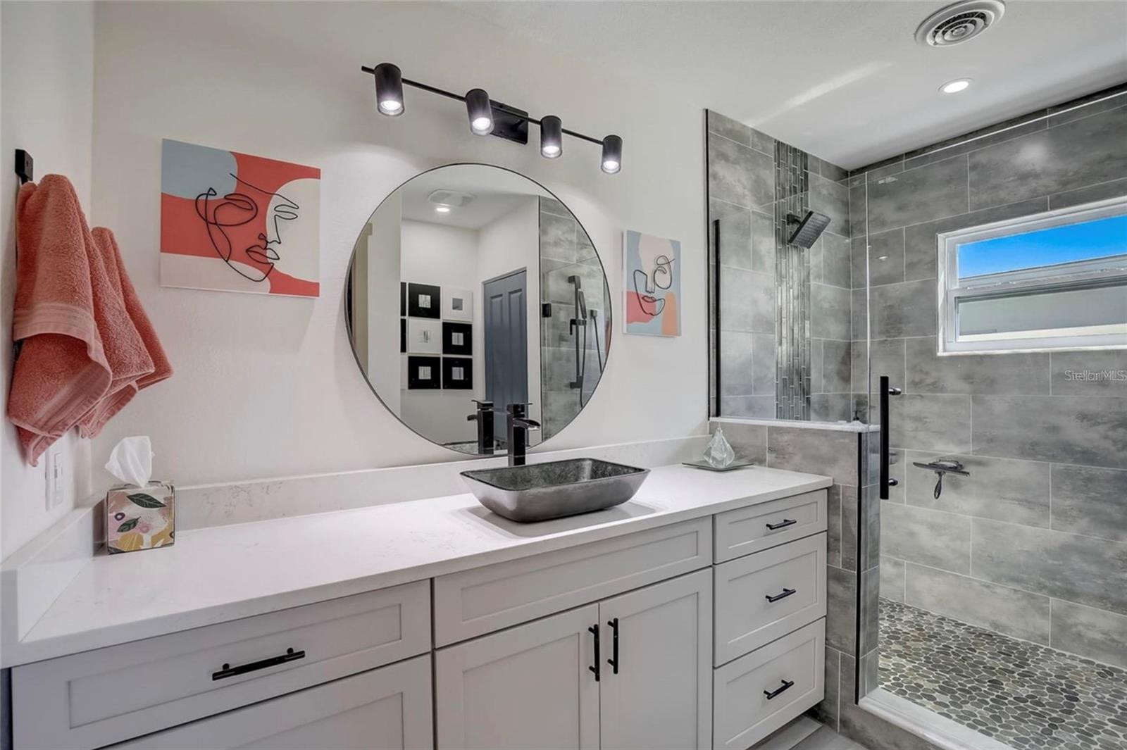 Listing photo id 21 for 5428 7th Avenue N