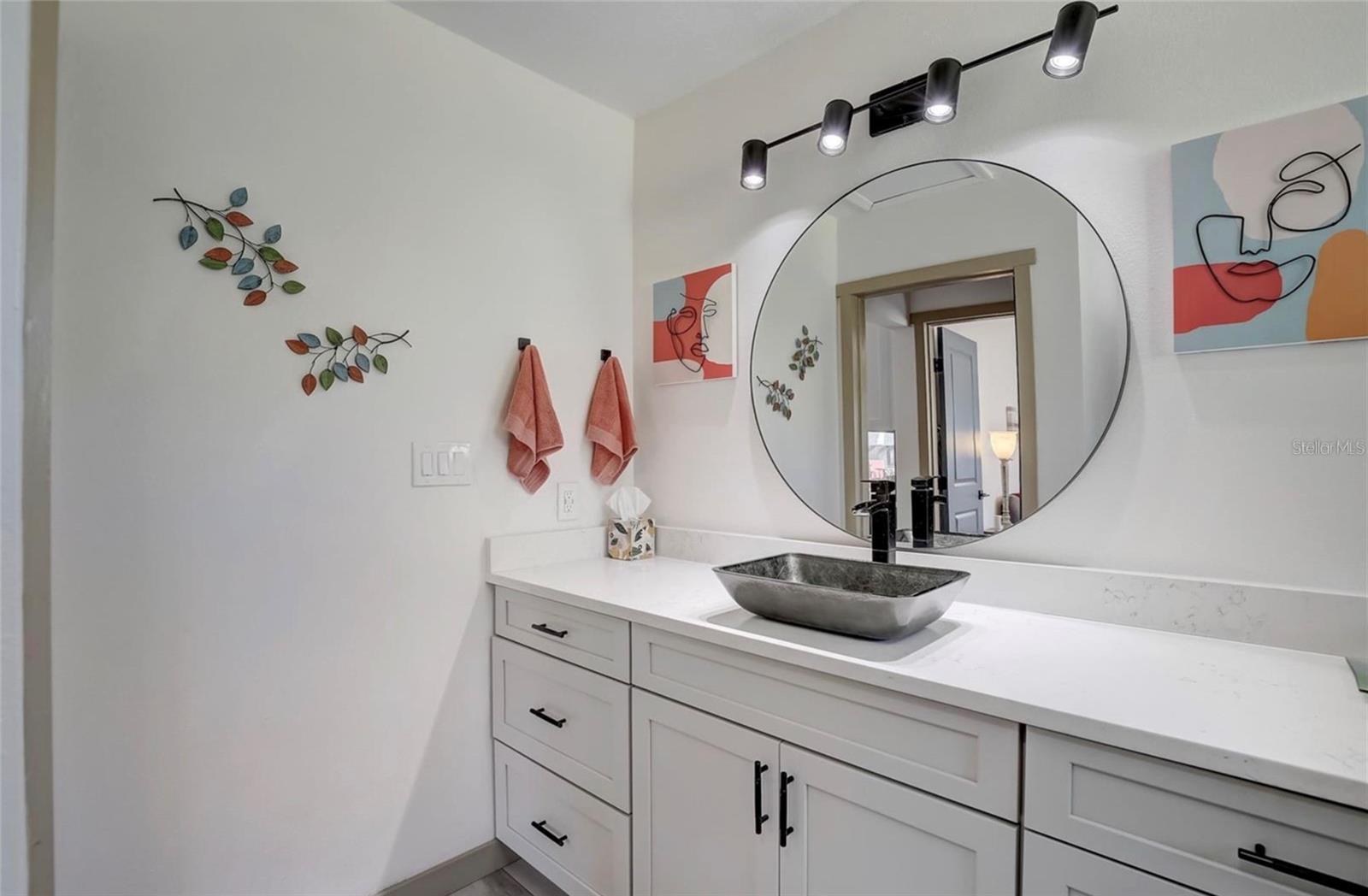 Listing photo id 23 for 5428 7th Avenue N