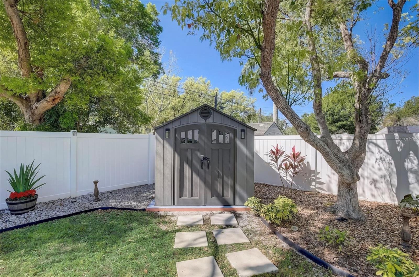 Listing photo id 29 for 5428 7th Avenue N