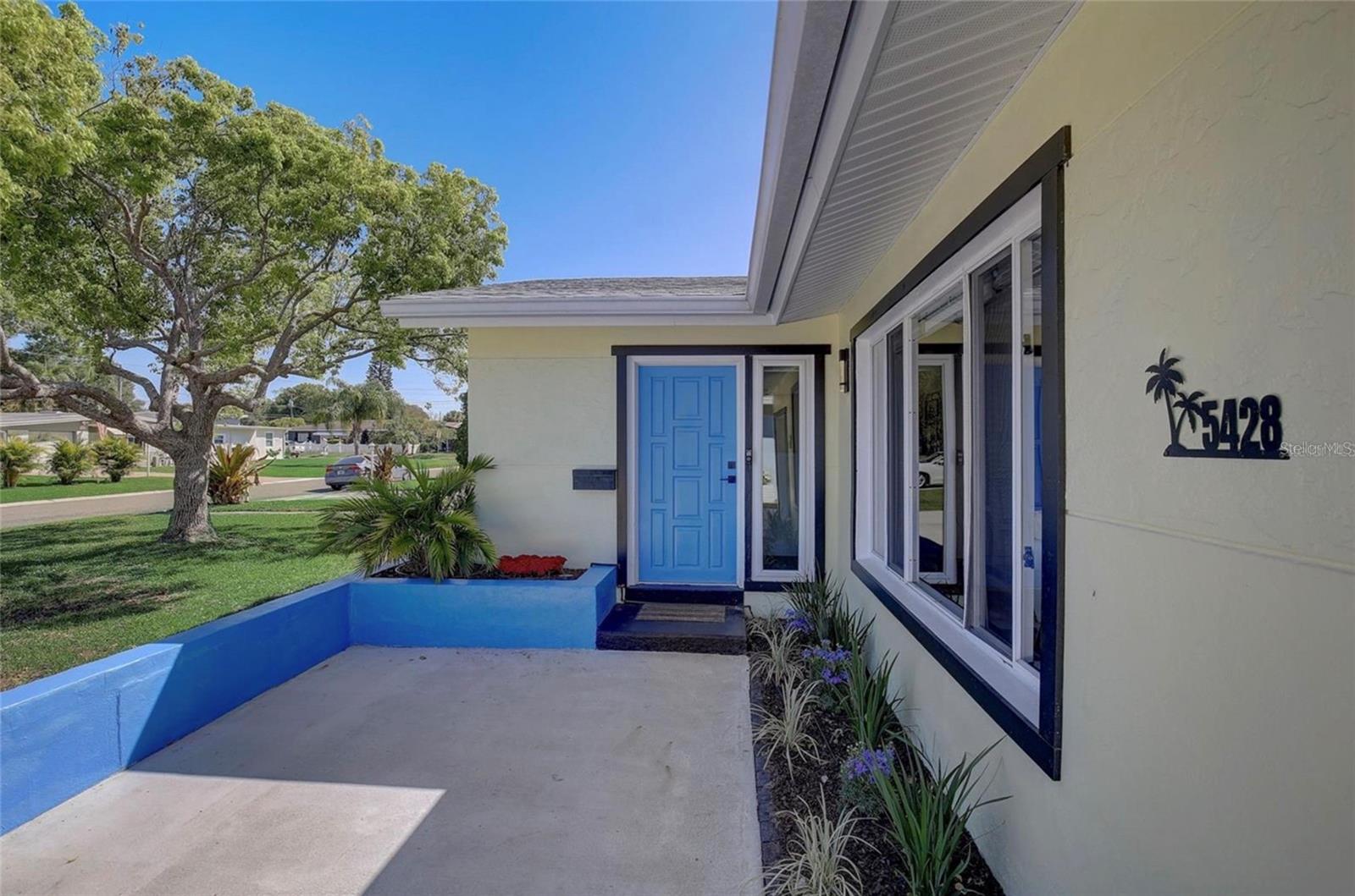 Listing photo id 2 for 5428 7th Avenue N