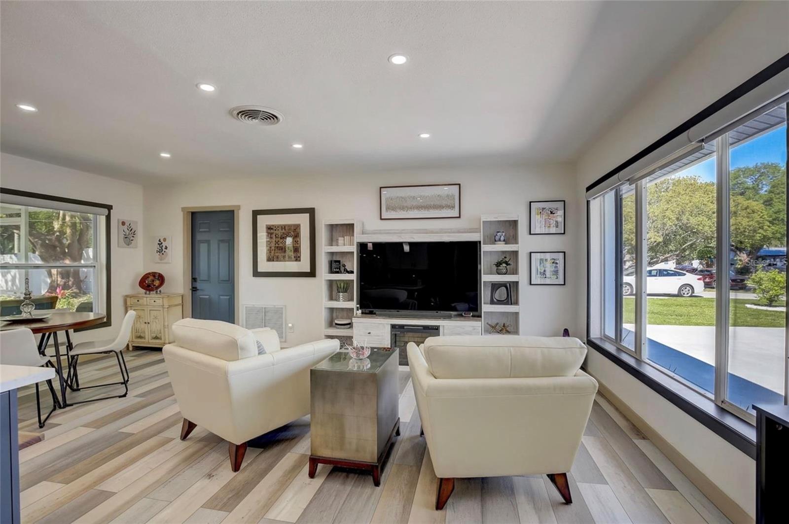 Listing photo id 4 for 5428 7th Avenue N