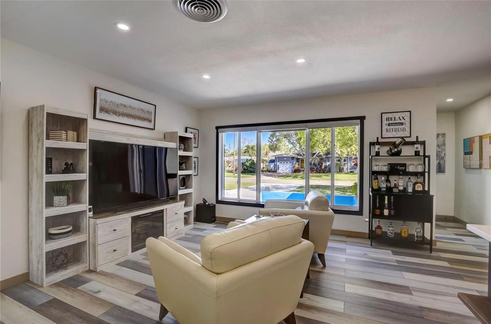 Listing photo id 5 for 5428 7th Avenue N