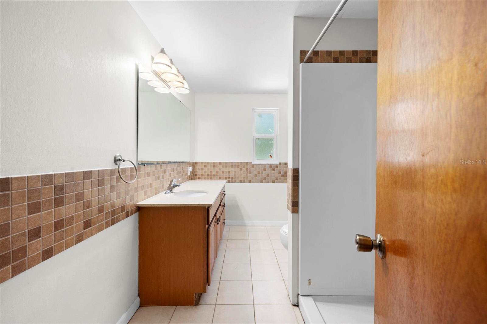 Image 11 of 43 For 416 Ederington Drive