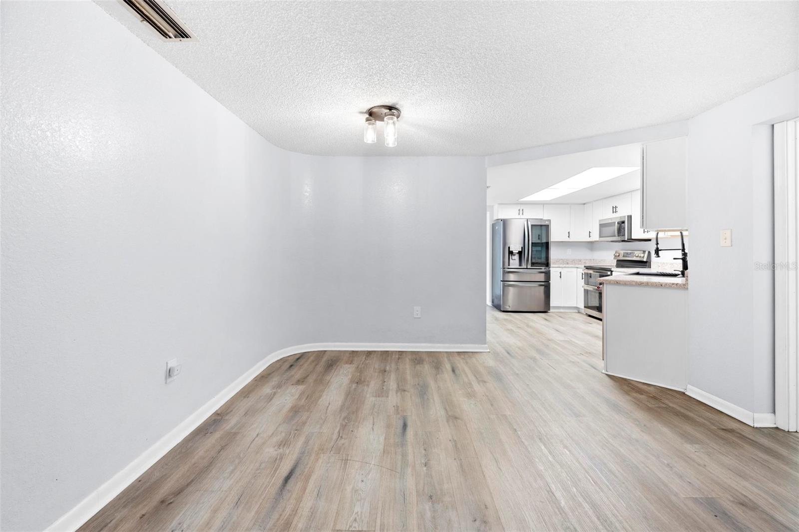 Image 16 of 43 For 416 Ederington Drive