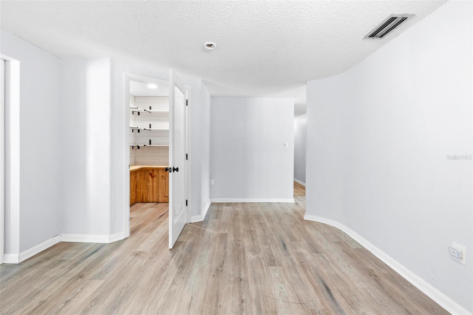 Image 18 of 43 For 416 Ederington Drive