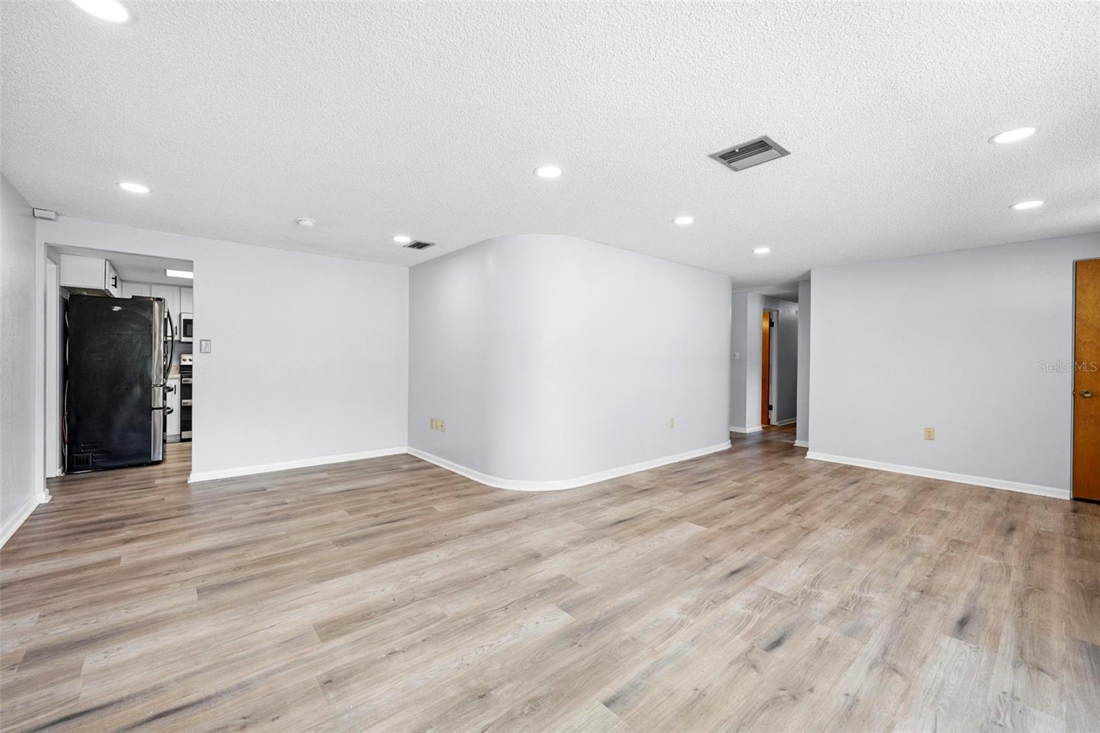 Image 28 of 43 For 416 Ederington Drive