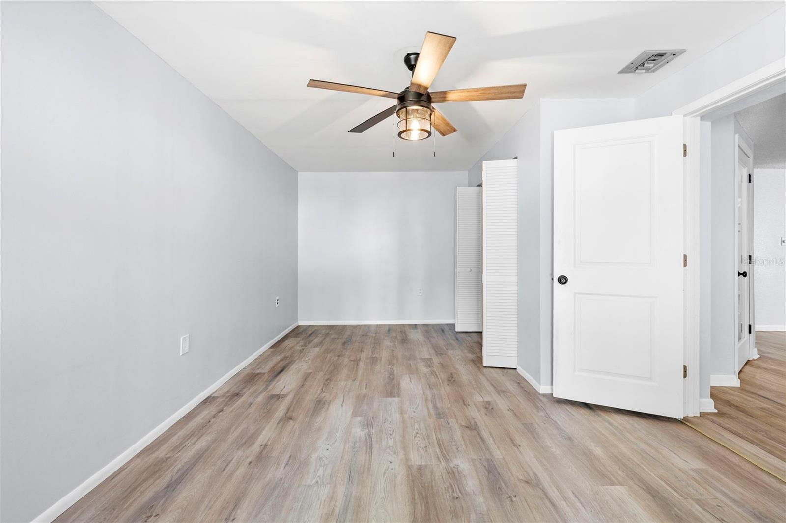 Image 32 of 43 For 416 Ederington Drive