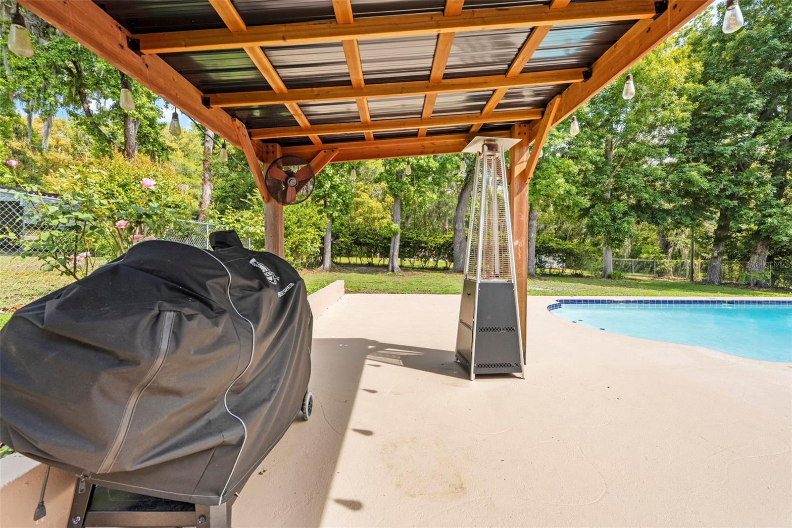 Image 37 of 43 For 416 Ederington Drive