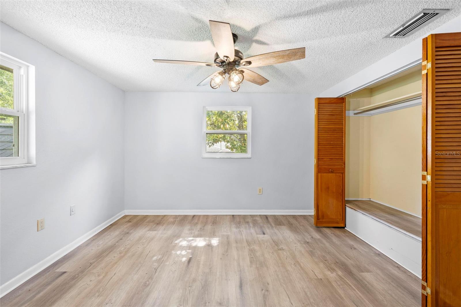 Image 5 of 43 For 416 Ederington Drive