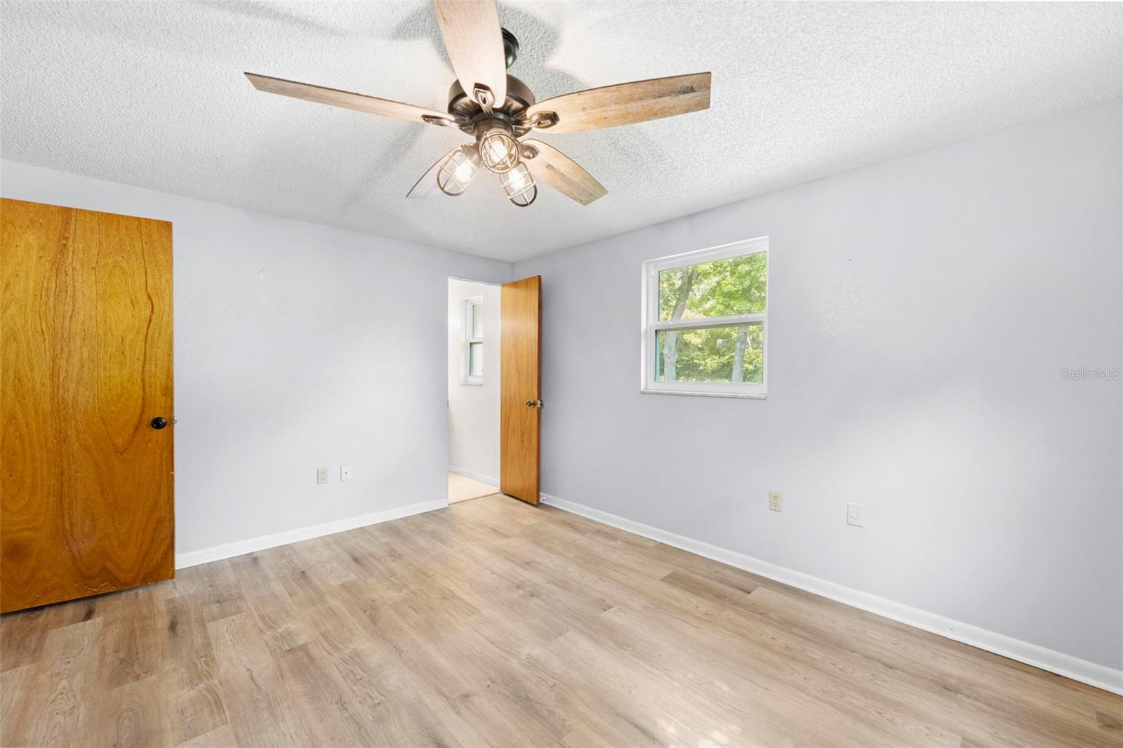 Image 6 of 43 For 416 Ederington Drive