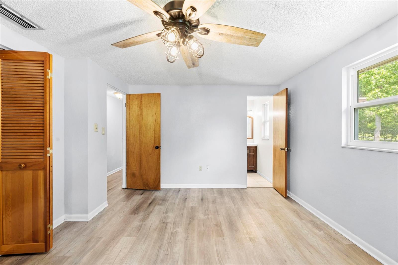 Image 7 of 43 For 416 Ederington Drive