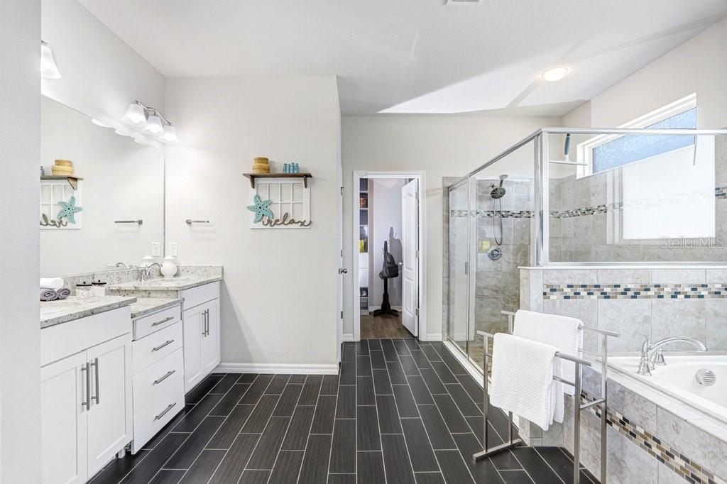 Image 36 of 83 For 11642 Lake Lucaya Drive