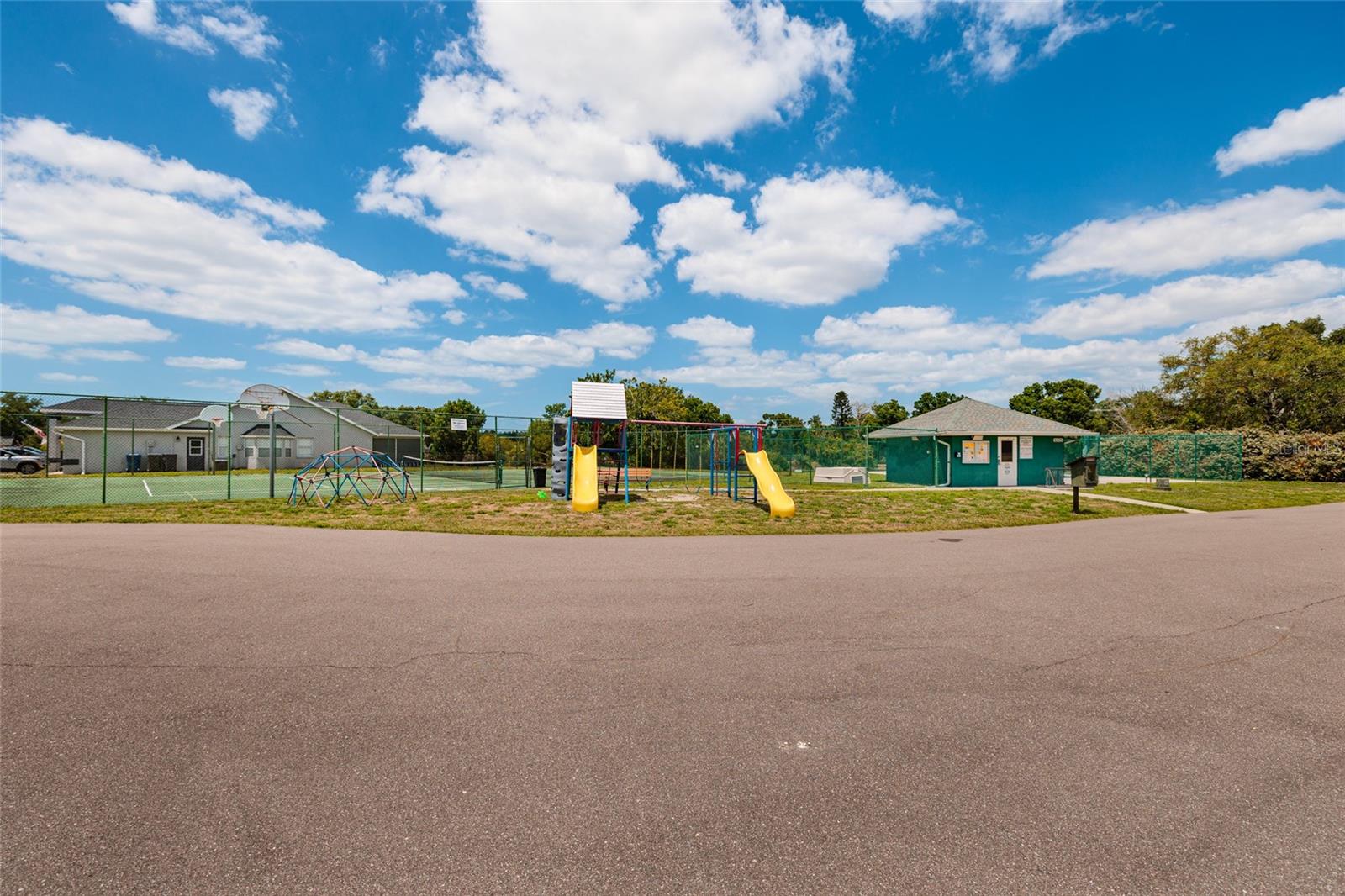 Image 22 of 30 For 6201 61st Court E