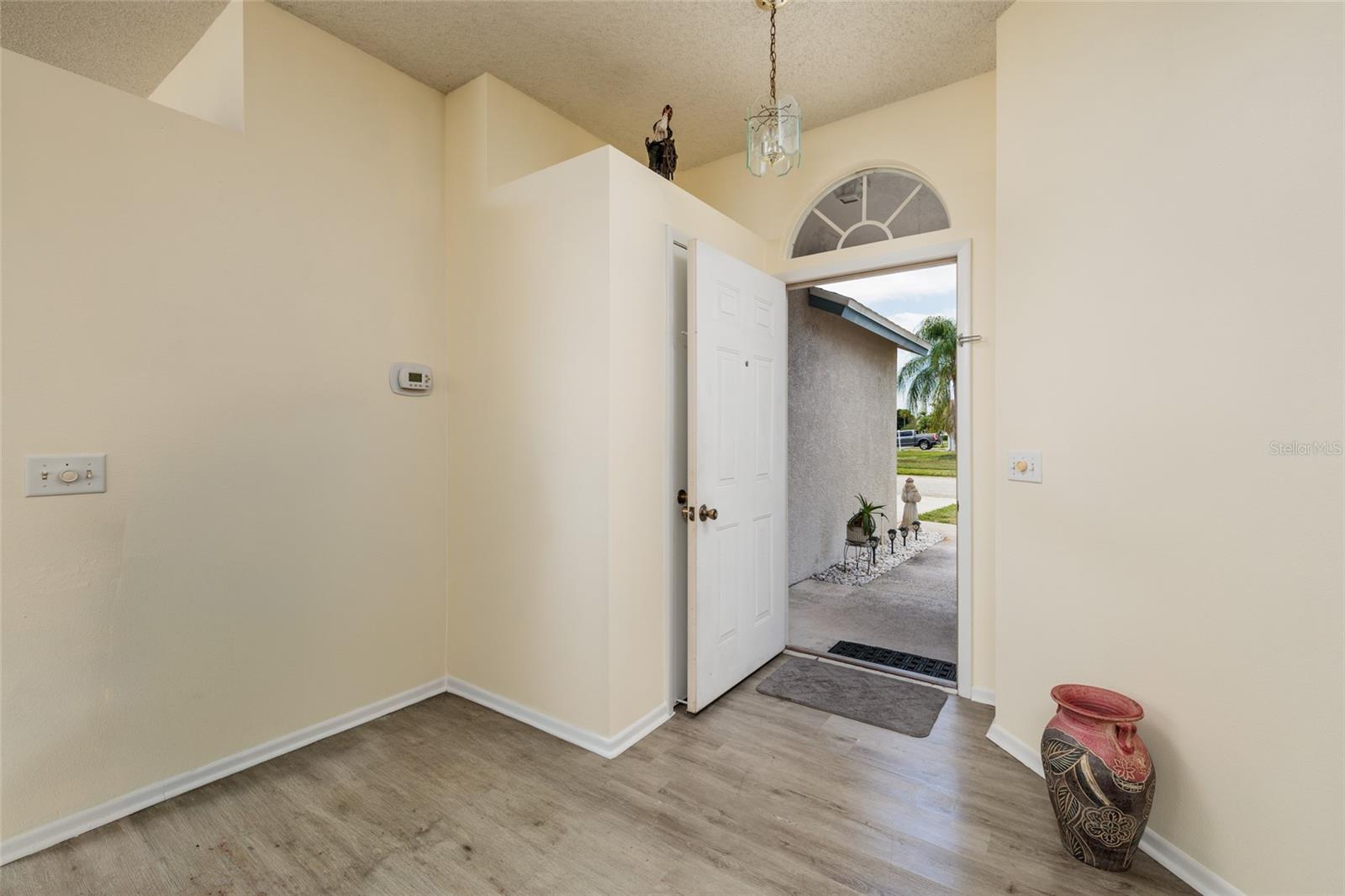 Image 3 of 30 For 6201 61st Court E