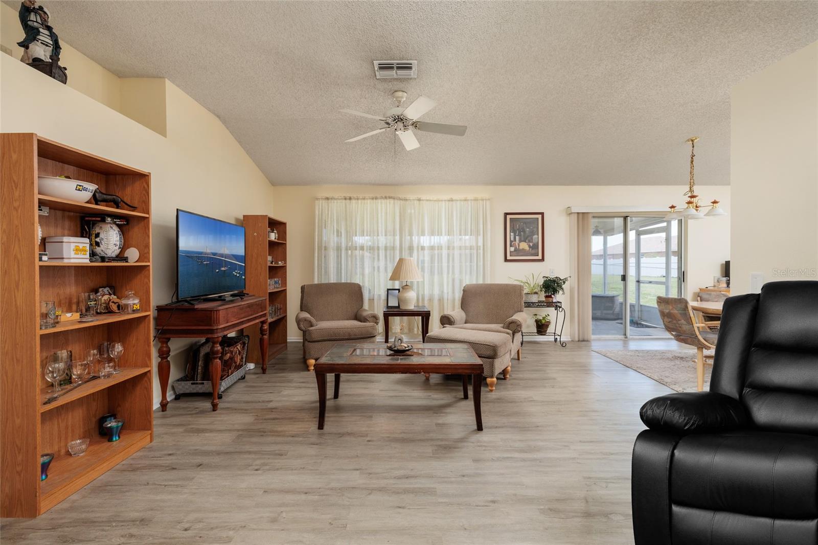 Image 4 of 30 For 6201 61st Court E