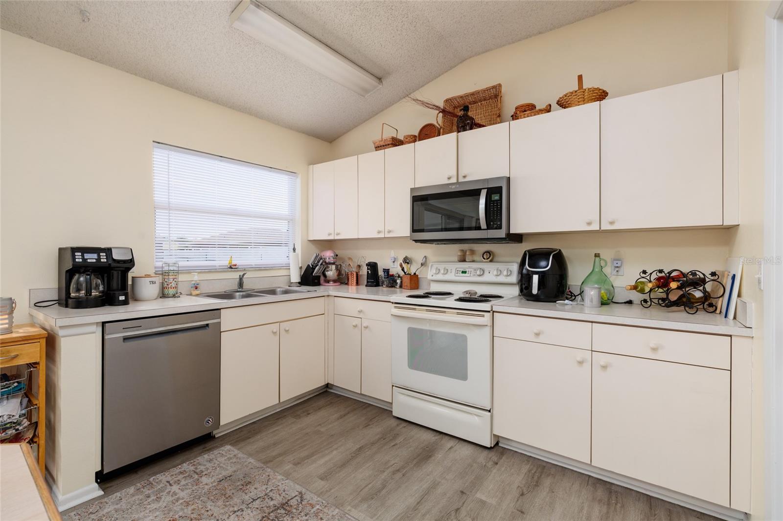 Image 8 of 30 For 6201 61st Court E