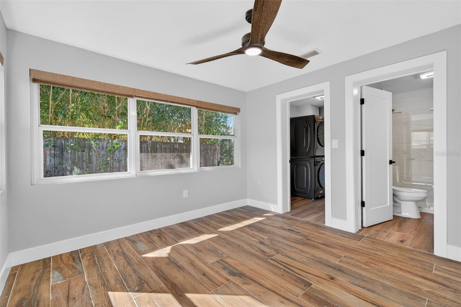 Image 23 of 49 For 1841 Douglas Avenue